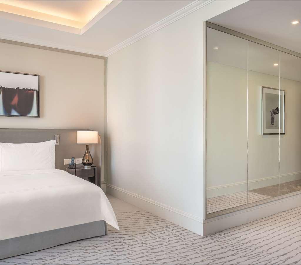 Address Dubai Mall Szoba fotó A bedroom at the hotel